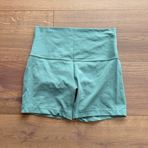 Lulu Align Shorts - Picture 2 of 4